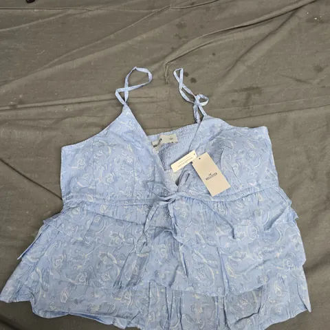HOLLISTER FLORAL V-NECK TOP IN BLUE - LARGE