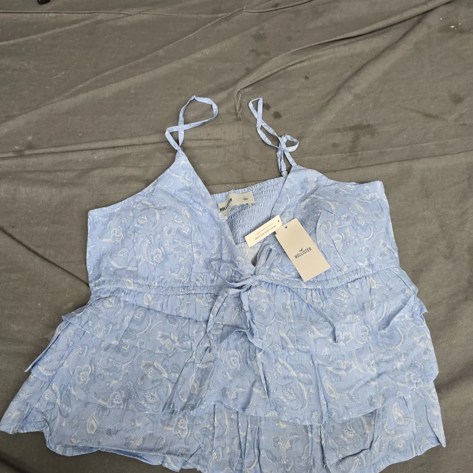 HOLLISTER FLORAL V-NECK TOP IN BLUE - LARGE