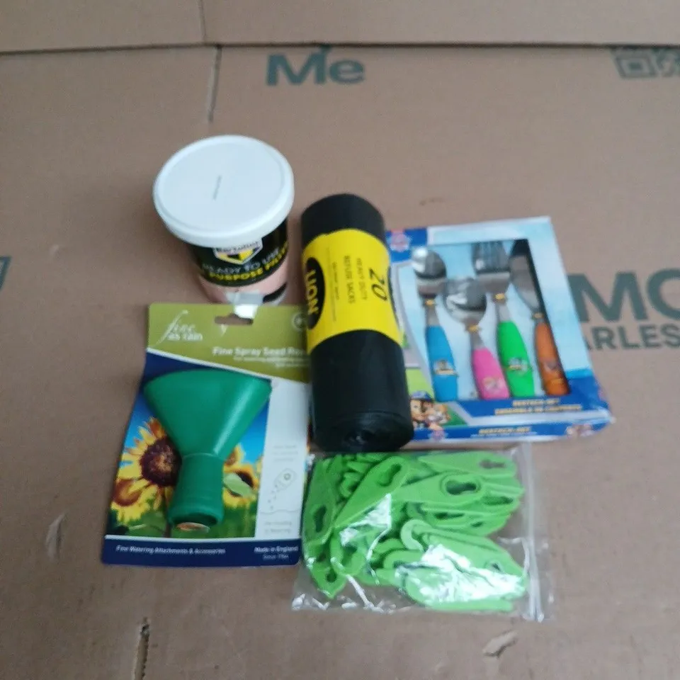 APPROXIMATELY 15 ASSORTED HOUSEHOLD PRODUCTS TO INCLUDE BIN BAGS , PURPOSE FILLER AND FINE SPRAY