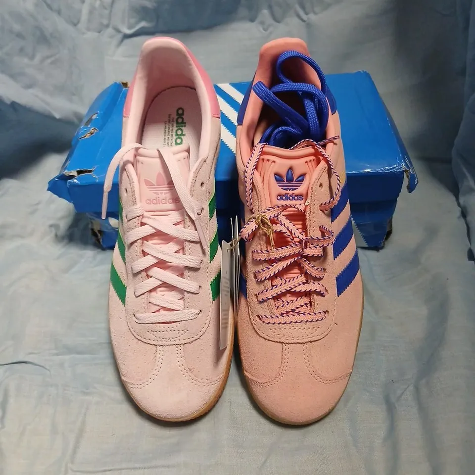 ADIDAS GAZELLE J TRAINERS – 2 ODD SHOES, PINK/PEACH WITH GREEN & PINK/PEACH WITH BLUE STRIPES, UK 4.5