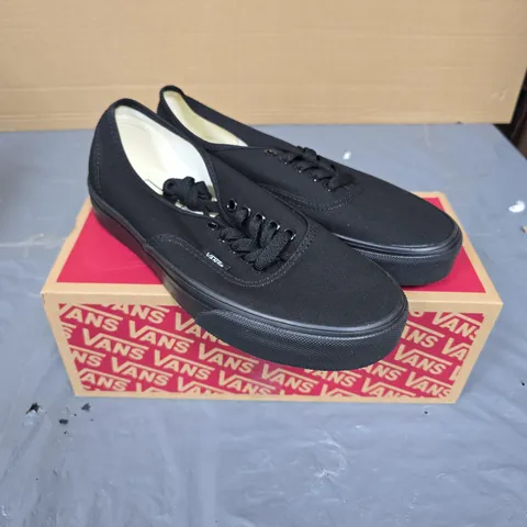 VANS AUTHENTIC SNEAKERS – BLACK/BLACK, UK 6.0