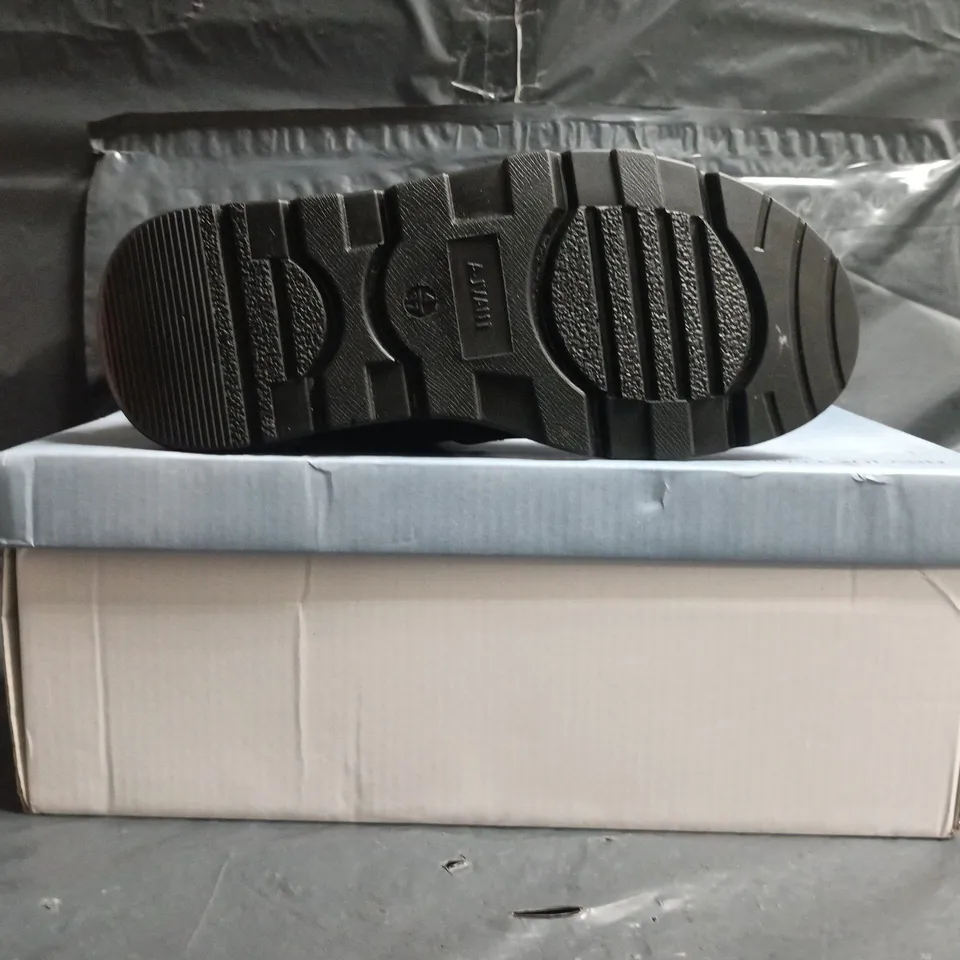 BOXED PAIR OF AJVANI COLLECTION ANKLE BOOTS IN BLACK SIZE 4