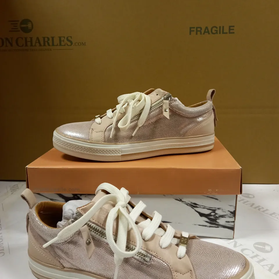 MODA IN PELLE NUDE/ROSE FIZZALI TRAINERS - SIZE 7