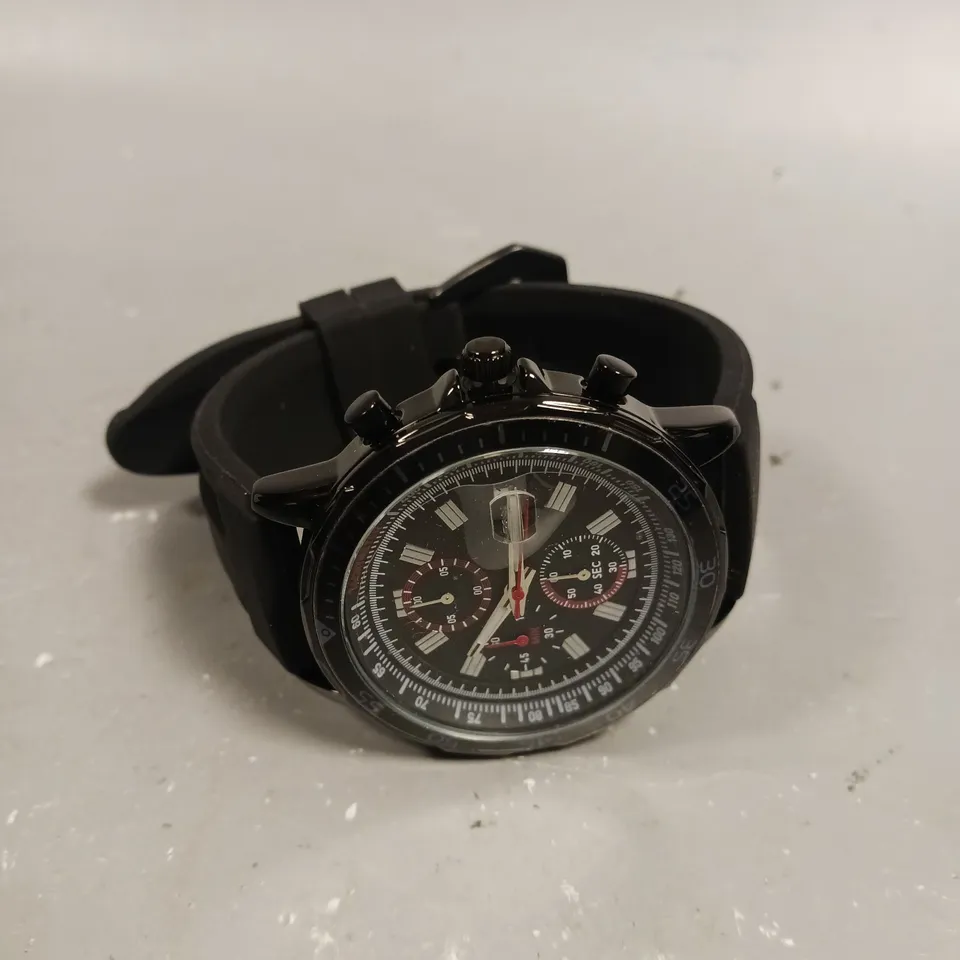 MANN EGERTON DYNAMIC BLACK DIAL RUBBER STRAP WATCH 
