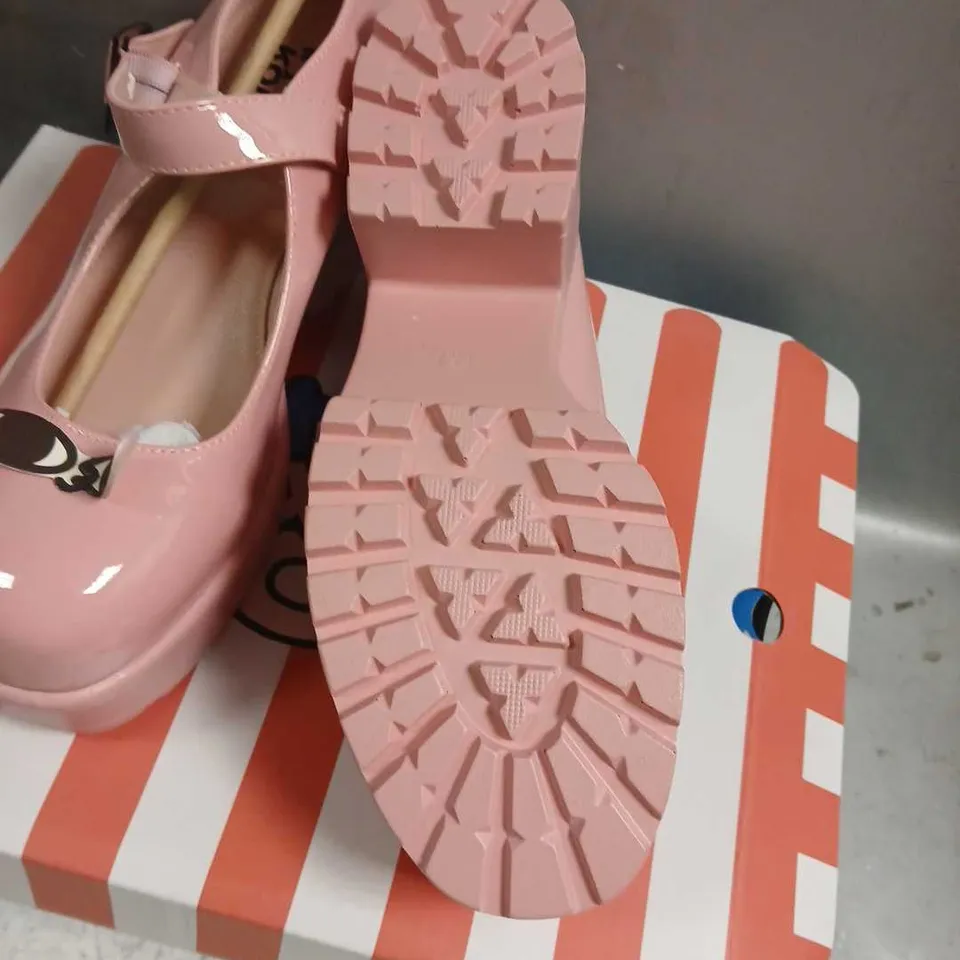 BOXED KOI X KETNIPZ PINK SIZE 6