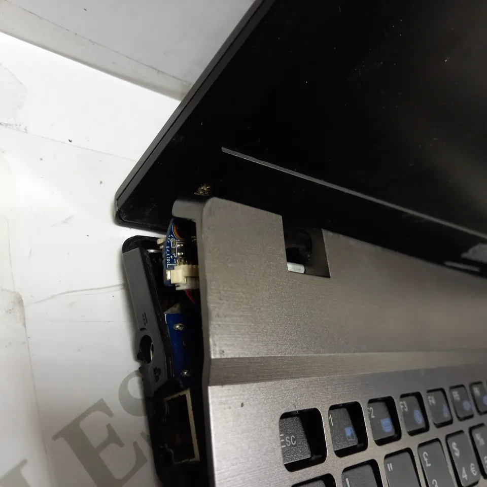 STONE NT310 LAPTOP - W550EU