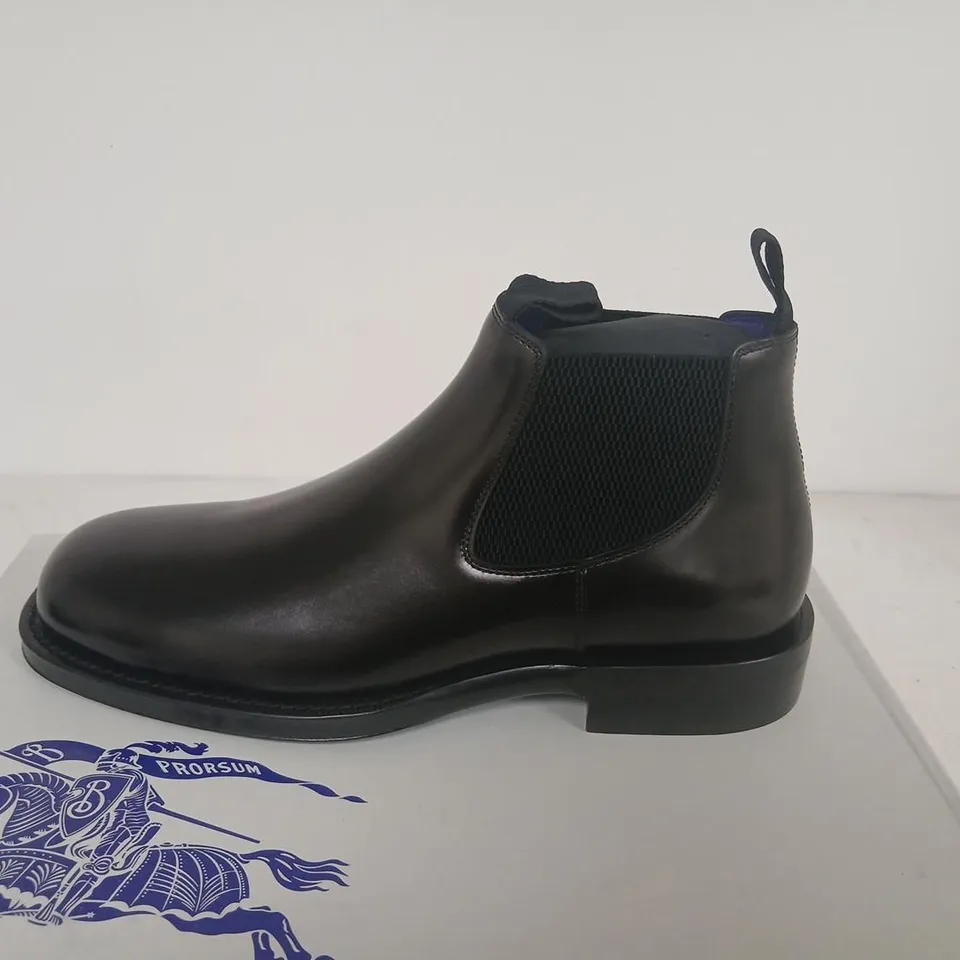 BURBERRY LEATHER CHELSEA BOOTS – BLACK, UK 8 (EU 42)
