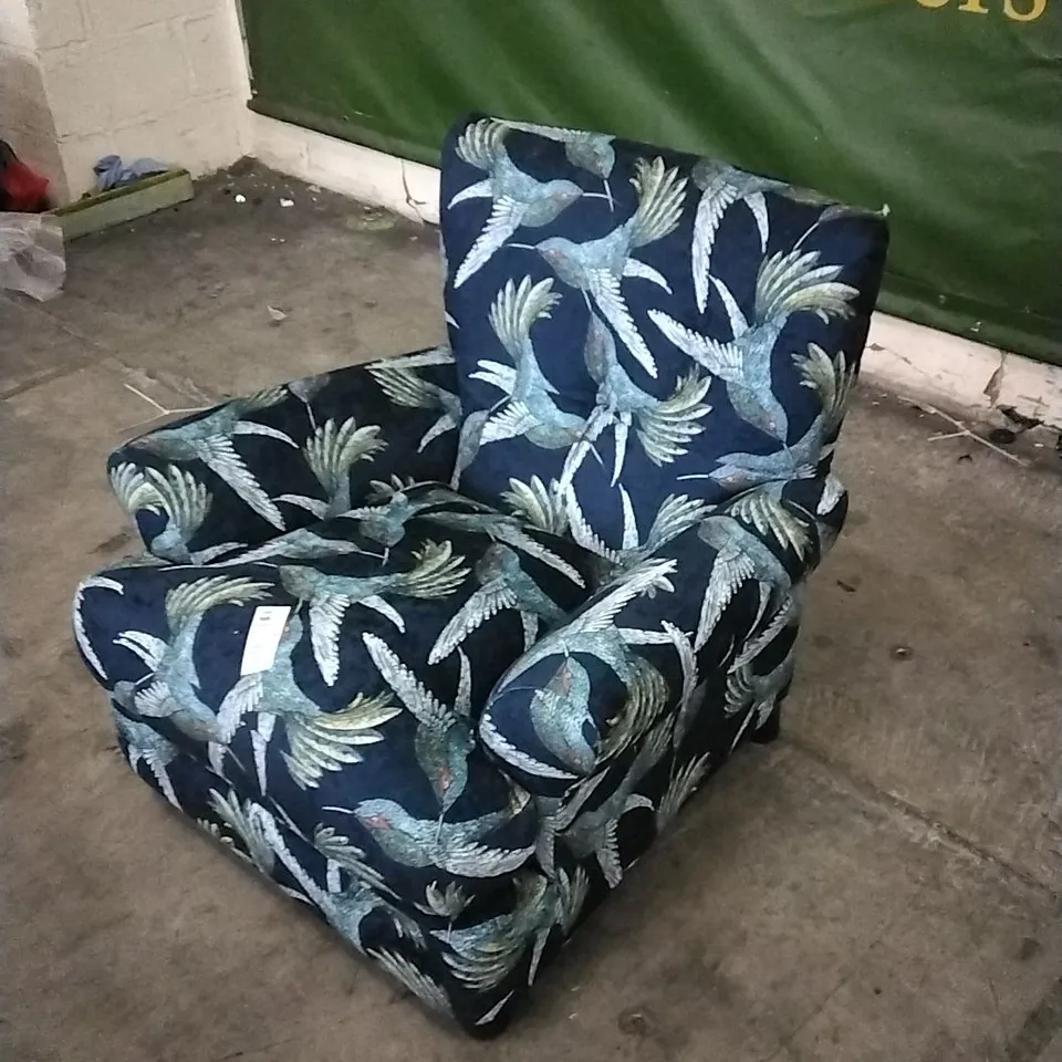 QUALITY DESIGNER LOUNGE CO ARMCHAIR IN BIRD PATTERNED PLUSH FABRIC 