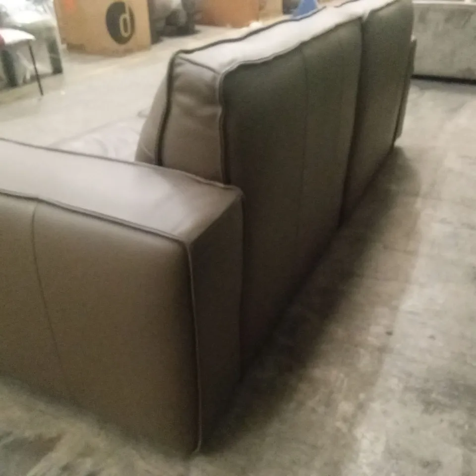QUALITY DESIGNER ITALIAN MADE GRAVINA 3 SEATER LEATHER SOFA