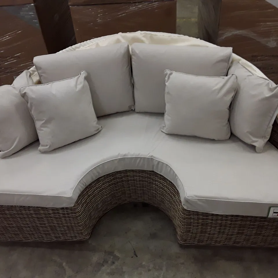 BOXED DAY BED CHAIR SECTION & HOOD - NATURAL 