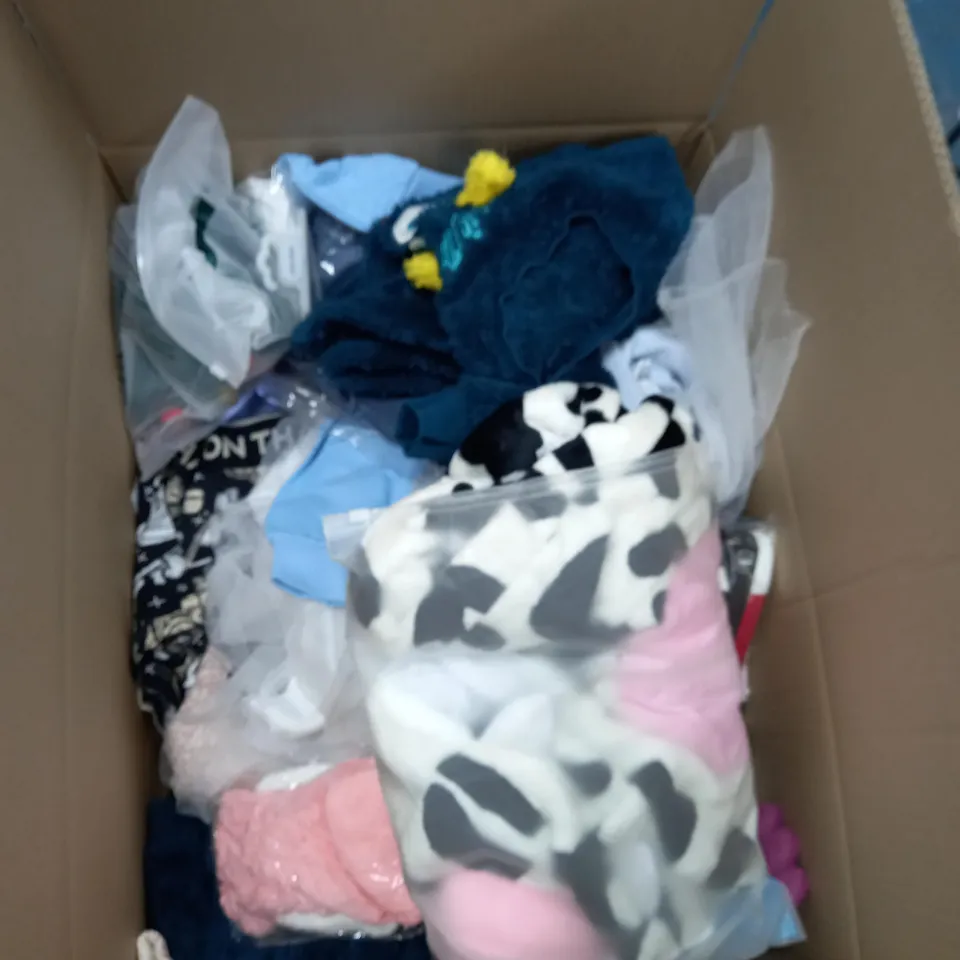 MEDIUM  BOX OF ASSORTED KIDS CLOTHING ITEMS TO INCLUDE BAGS, BABY GROWS AND DRESSES