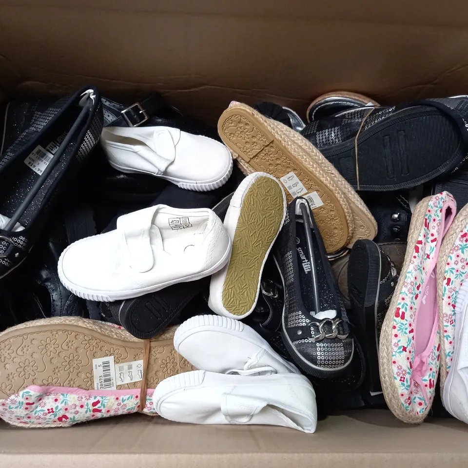 APPROXIMATELY 15 ASSORTED KIDS PAIRS OF SHOES IN VARIOUS COLOURS, STYLES, AND SIZES