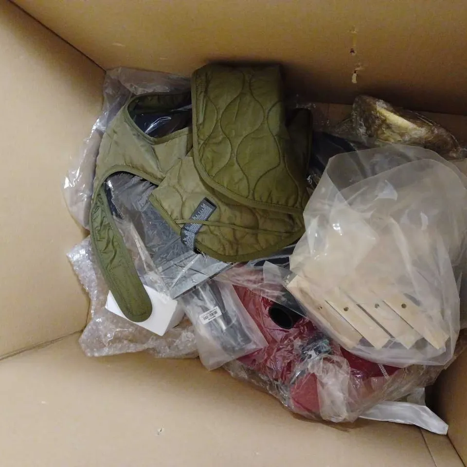 LOT OF APPROX 12 ASSORTED HOUSEHOLD ITEMS TO INCLUDE SPV LIGHTS LED SOLAR LIGHTS, CATHERINE LANSFIELD PILLOW CASES, IRONING HOOKS, ETC 