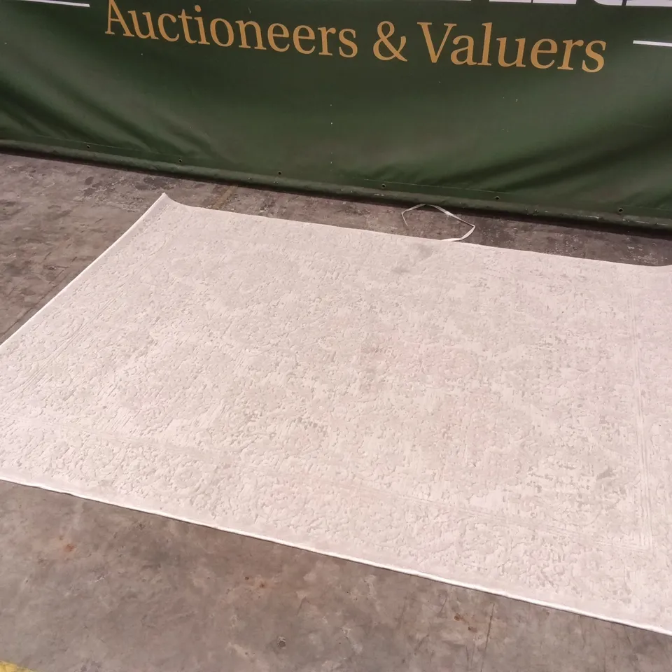 QUALITY DESIGNER AREA RUG - APPROXIMATELY 218CM X 157CM