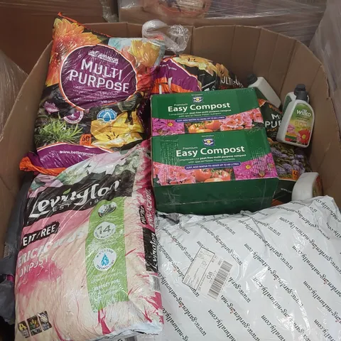 PALLET OF ASSORTED GARDEN PRODUCTS INCLUDING COMPOST, GENERAL PURPOSE FEED ECT