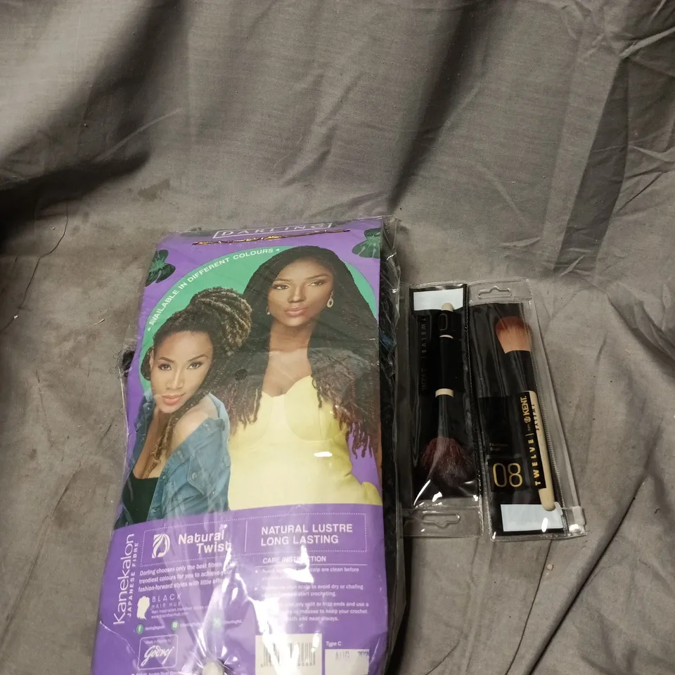 APPROXIMATELY 10 X ASSORTED COSMETIC ITEMS TO INCLUDE WIGS, MAKE UP BRUSHES ETC