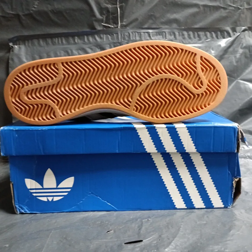 BOXED PAIR OF ADIDAS CAMPUS 00S TRAINERS IN BLACK/WHITE SIZE UK 8