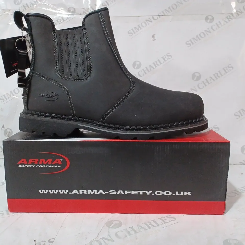 BOXED PAIR OF ARMA SAFETY FOOTWEAR A21-DEFENDER BOOTS IN BLACK SIZE 12