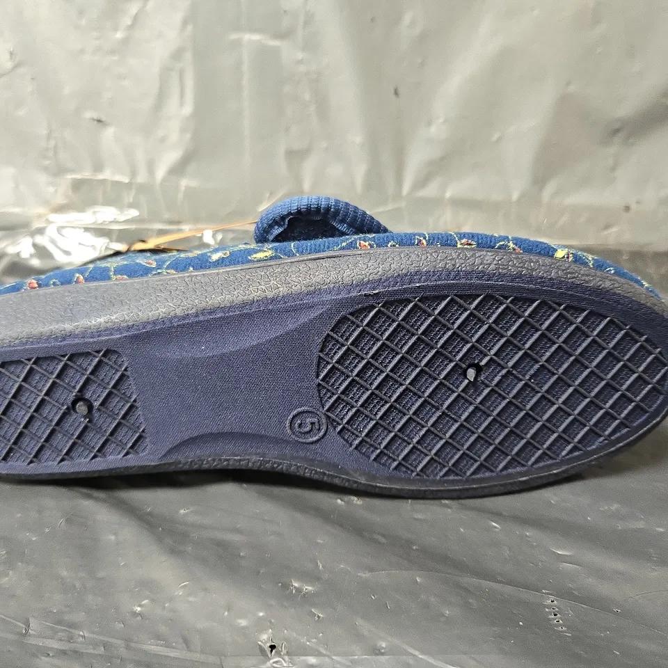 UNBOXED PAIR OF DUNLOP WOMENS BLUEBELL SLIPPERS IN NAVY - SIZE 5