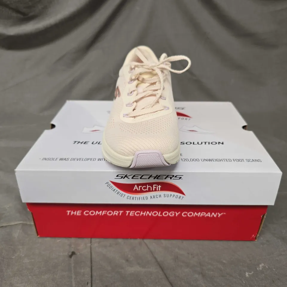 BOXED PAIR OF SKECHERS ARCH FIT TRAINERS IN OFF WHITE - 6