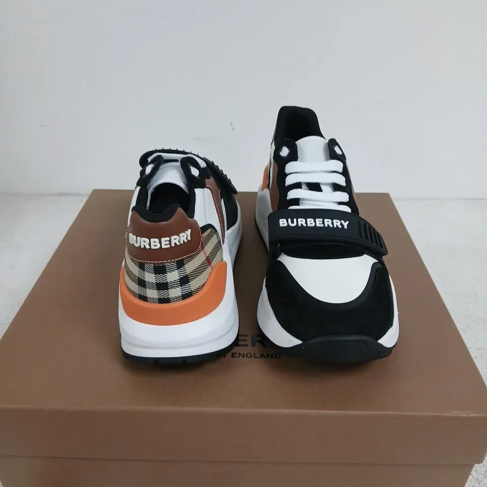 BURBERRY LOW TOP SNEAKERS – UK 8 (EUR 42)