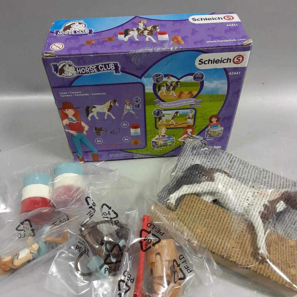 BOXED SCHLEICH HORSE CLUB SET - 42441