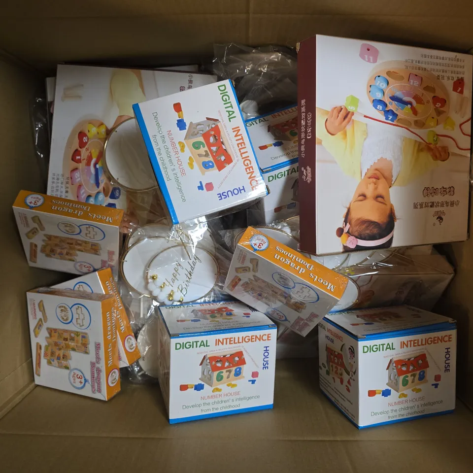APPROXIMATELY 25 ASSORTED TOYS & ITEMS TO INCLUDE HAPPY BIRTHDAY DECOR, DIGITAL INTELLIGENCE HOUSE, MEETS DRAGON DOMINOES, ETC - COLLECTION ONLY