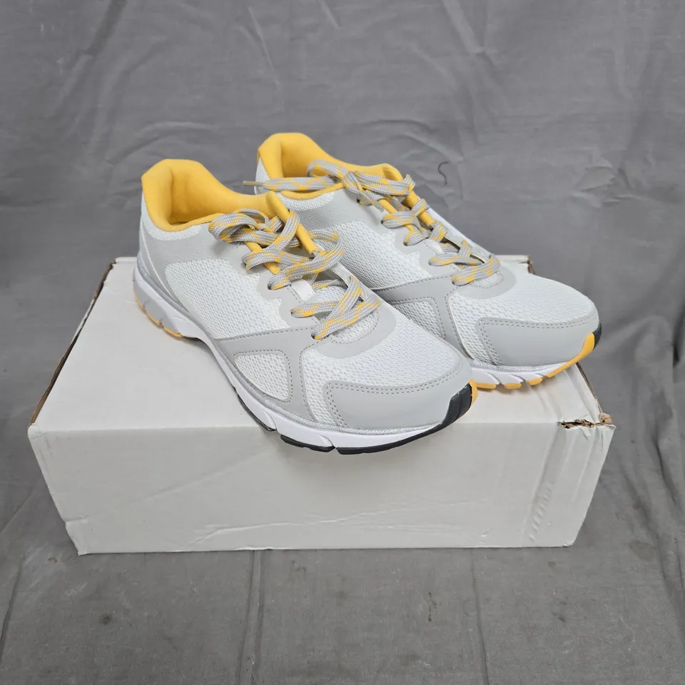 PAIR OF VIONIC DRIFT TOKYO TRAINERS - 6.5