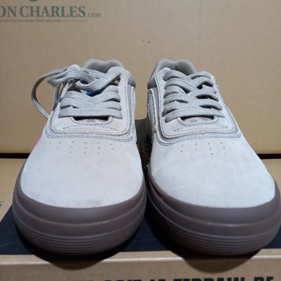 CLARKS F FIT CICA LACE TRAINERS - SIZE 5.5 