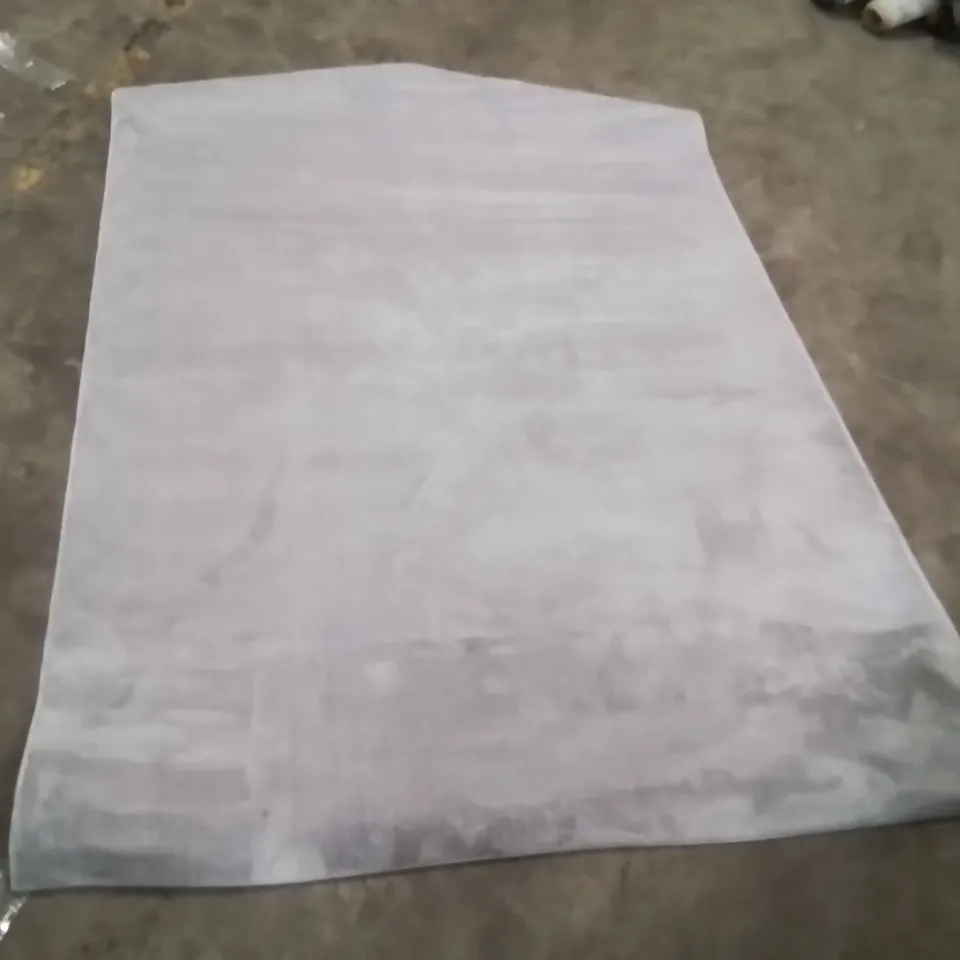 QUALITY DESIGNER AREA RUG - APPROXIMATELY 240X160CM