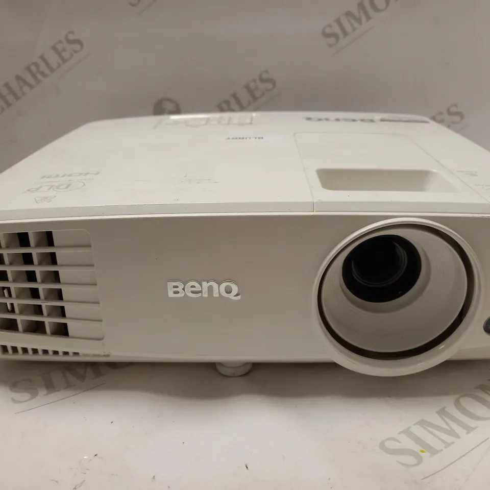 BENQ MX525 PROJECTOR 