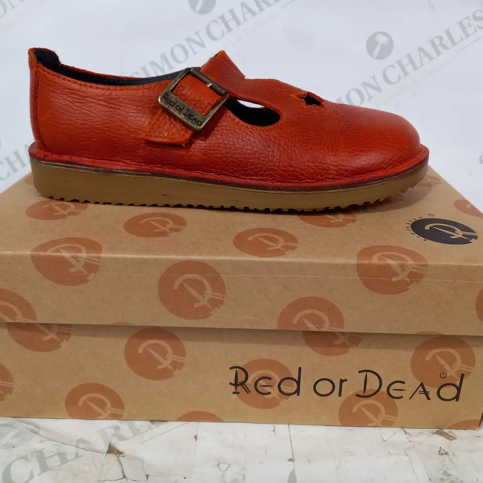 BOXED PAIR OF RED OR DEAD ZIGGY LEATHER SHOES IN BURNT SIENNA COLOUR UK SIZE 4