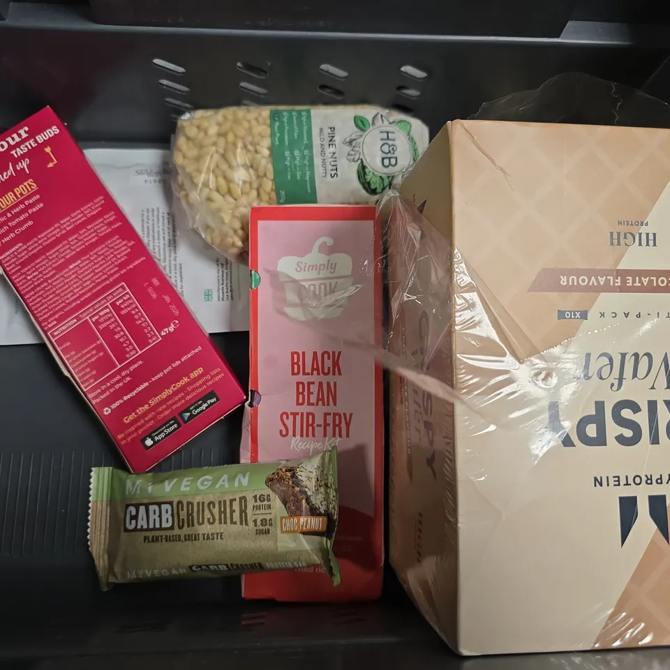 APPROXIMATELY 9 ASSORTED FOOD & DRINK ITEMS TO INCLUDE - MY VEGAN CHIA SEEDS , ABBOTT JEVITY PROMOTE , MATCHA FUEL ZENERGY ETC