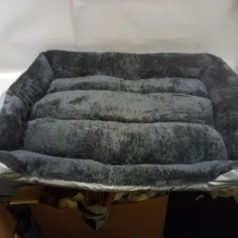 JUPITES LARGE FLUFFLY DOG BED 80X70CM 