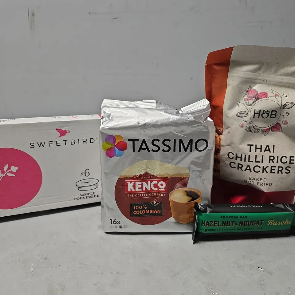 APPROXIMATELY 8 ASSORTED FOOD ITEMS TO INCLUDE - TASSIMO KENCO , H&B THAI CHILLI RICE CRACKERS ETC