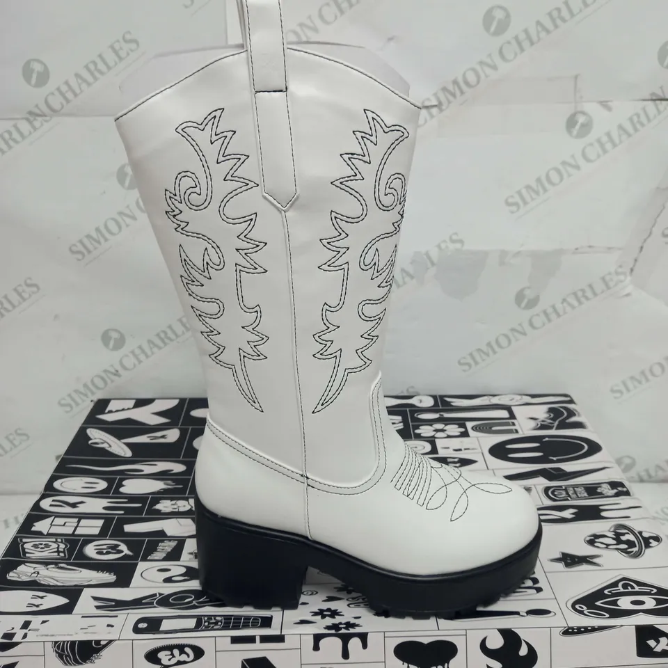 BOXED PAIR OF KOI FOOTWEAR WINTU LONG CHUNKY WESTERN BOOTS IN WHITE - SIZE 3