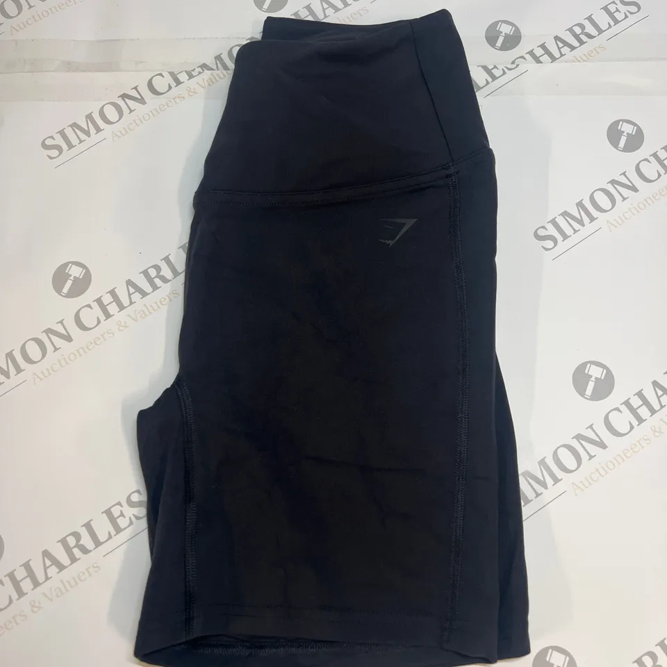 GYMSHARK CROSSOVER SHORTS IN BLACK SIZE M