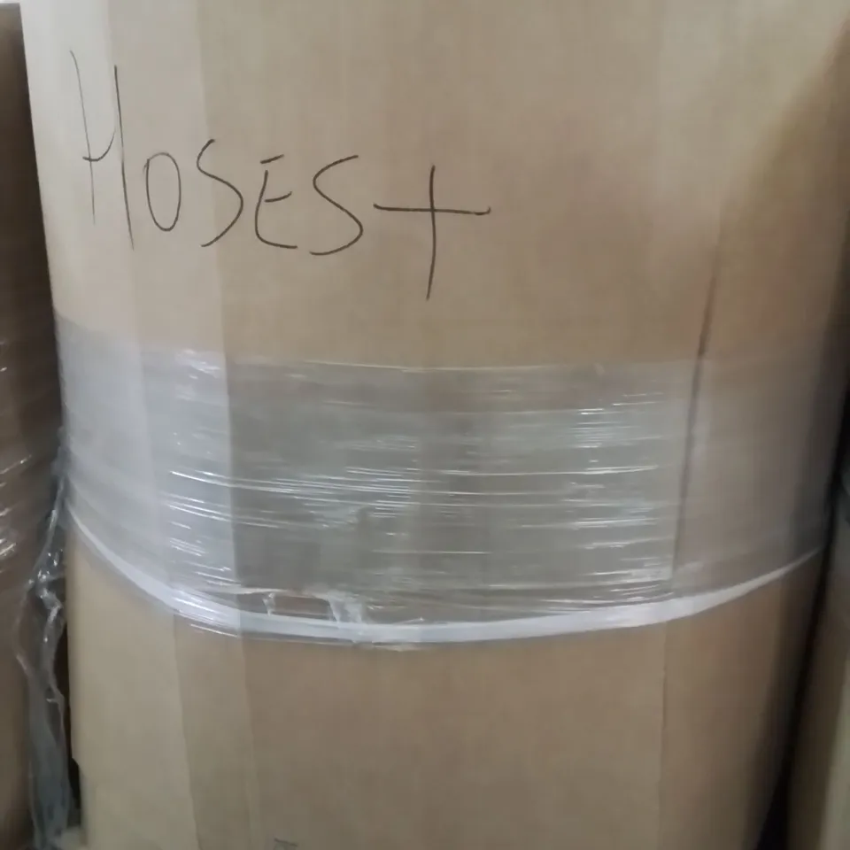 PALLET CONTAINING A LARGE QUANTITY OF HOSES