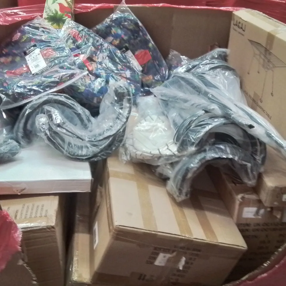 PALLET CONTAINING VARIOUS ASSORTED BOXED HOUSEHOLD ITEMS TO INCLUDE: KIDS RIDE ON, TOILET SEAT, PLANT SUPPORTS, CAMPING TABLE, SNUG KIDS BACKPACKS AND LOTS MORE UNMARKED BOXED ITEMS 