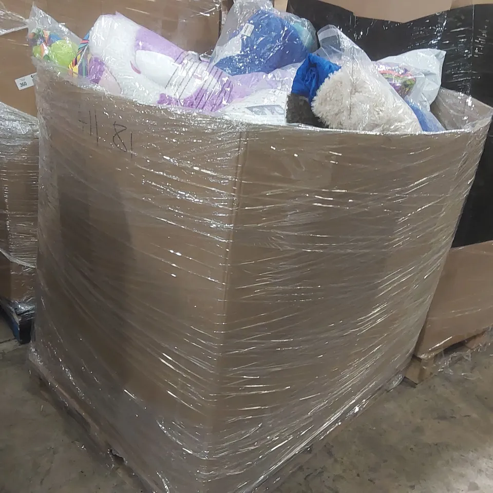 PALLET CONTAINING A LARGE QUANTITY OF ASSORTED HAPPY NAPPERS SLEEPING BAGS ECT