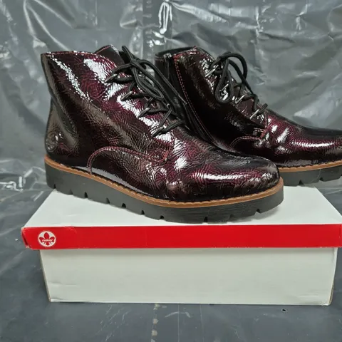 BOXED PAIR OF RIEKER LOW WEDGE BOOTS IN BORDEAUX SIZE 6.5