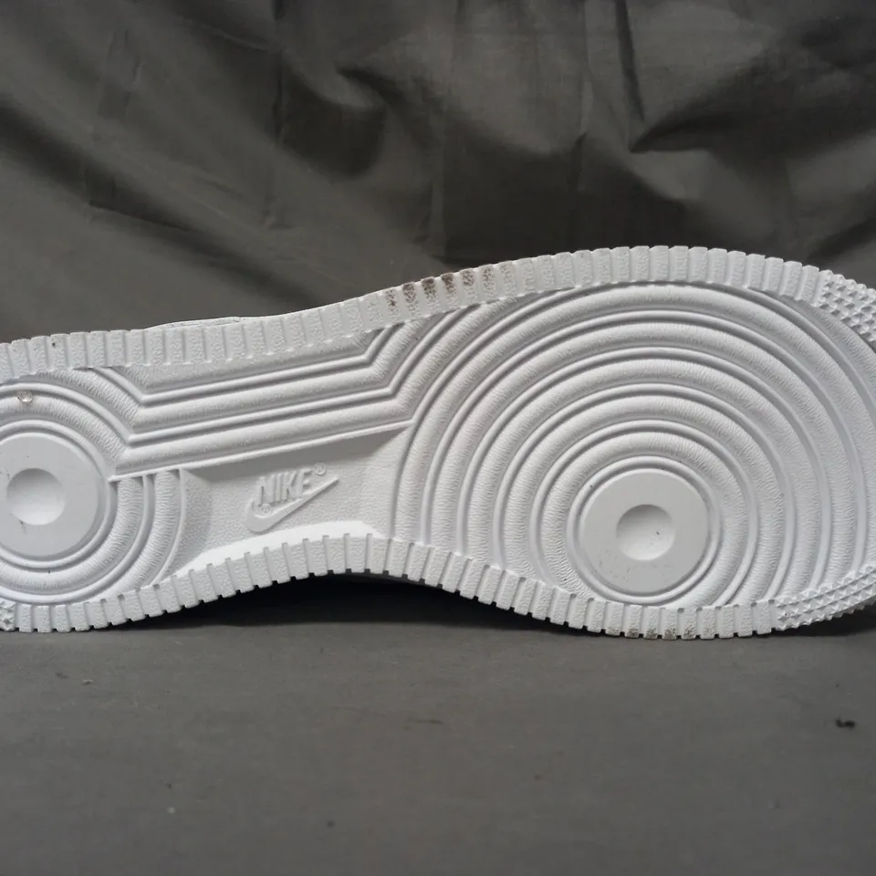 PAIR OF NIKE AIR FORCE 1 SHOES IN WHITE UK SIZE 9