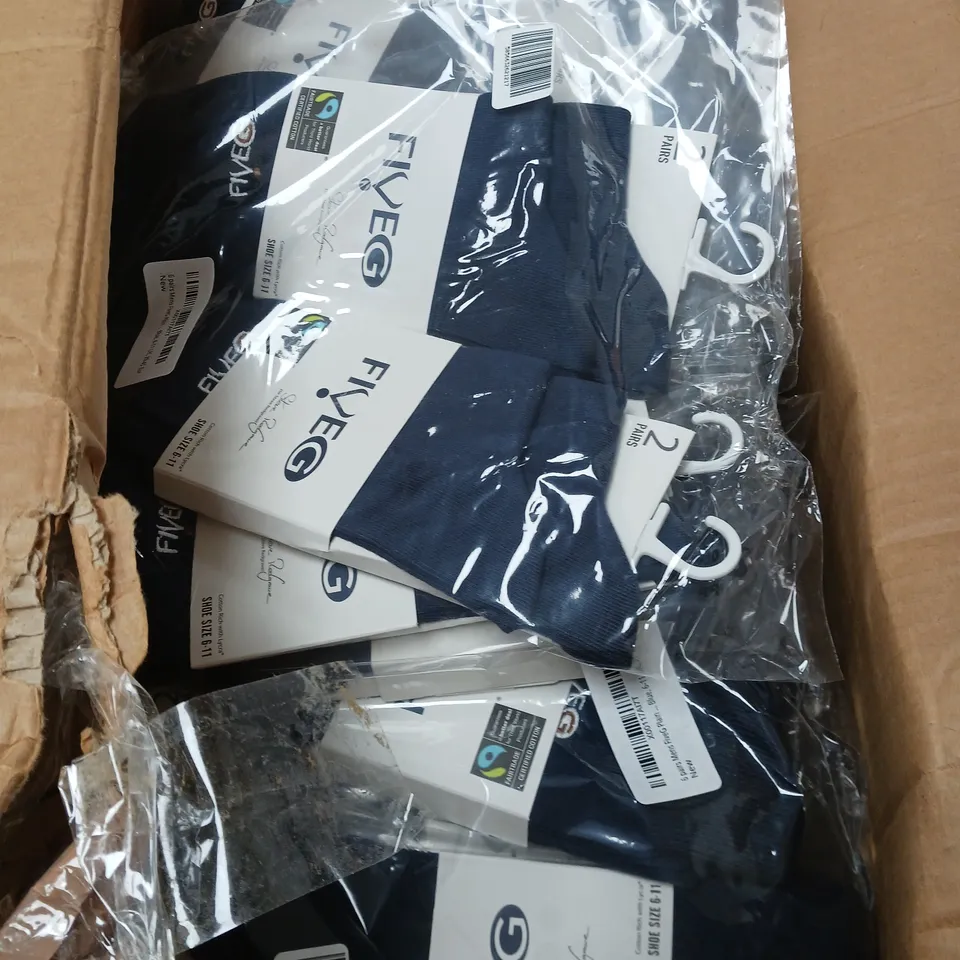 APPROXIMATELY 30 PACKS OF FIVE G CLASSIC SUIT SOCKS IN NAVY SIZE 6-11