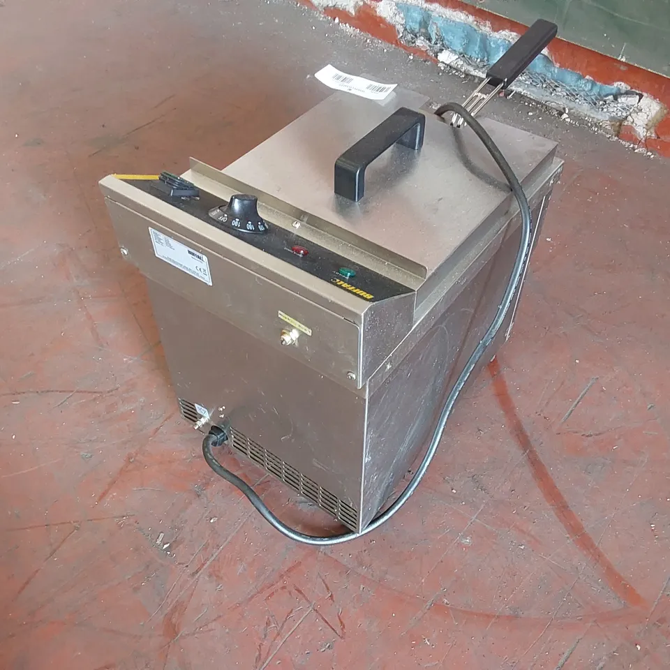 BUFFALO CP793 COMMERCIAL SINGLE BASKET FRYER