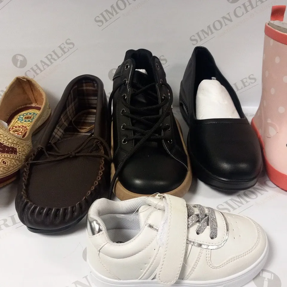 9 PAIRS OF ASSORTED FOOTWEAR TO INCLUDE; FASHION, E-VIE ANGEL AND BABY BODEN