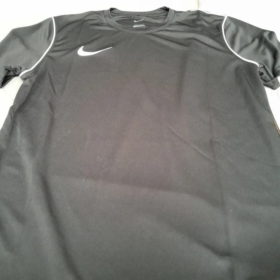 NIKE DRI FIT BLACK T-SHIRT - MEDIUM