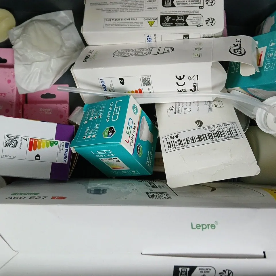 APPROXIMATELY 10 ASSORTED HOUSEHOLD ITEMS TO INCLUDE WAX MELT, FILAMENT LED BULB, ETC