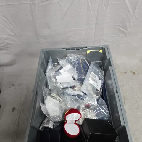 TOTE OF APPROXIMATELY 25 ASSORTED JEWELLERY ITEMS TO INCLUDE: SANTA EARING AND CROSS EARING