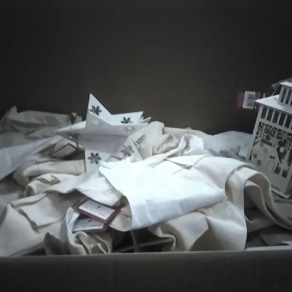 PALLET OF MIXED CHRISTMAS STOCK