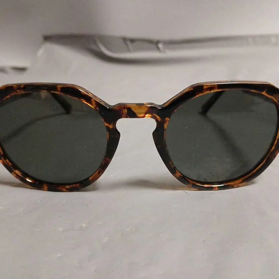 BOXED MELLER BROWN PATTERENED GLASSES